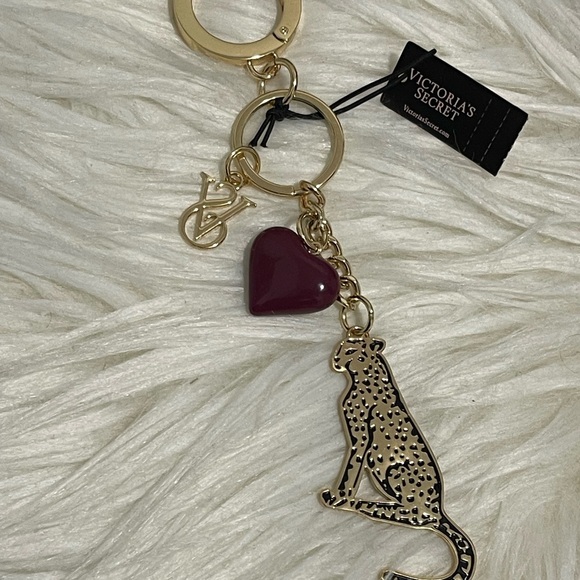 New Victoria’s Secret leopard keychain - Picture 2 of 2